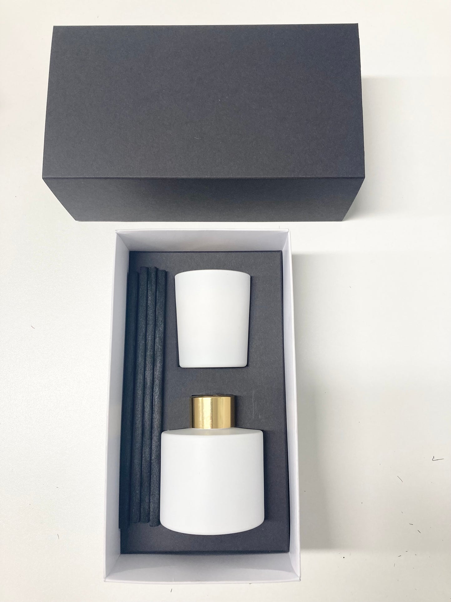 100ml DIFFUSER/9cl VOTIVE CANDLE GIFT BOX - WHITE/BLACK with black insert (Pack of 10)